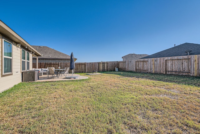 view of yard featuring a patio