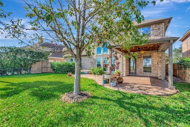 view of yard featuring a patio