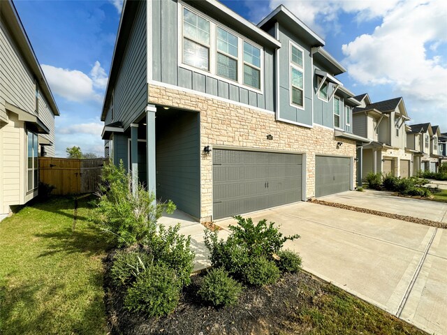 view of front of home featuring a front lawn and a garage