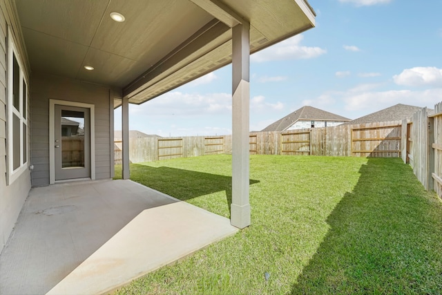 view of yard featuring a patio area