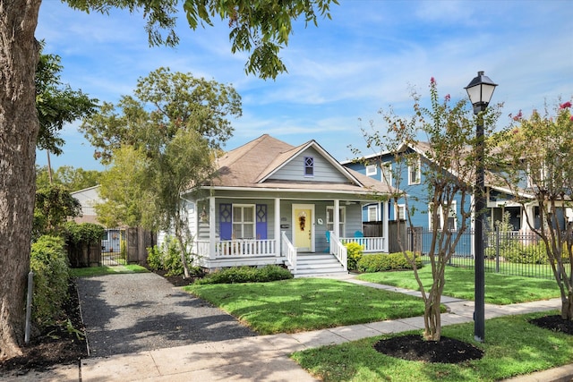 view of front facade featuring a front lawn and covered porch