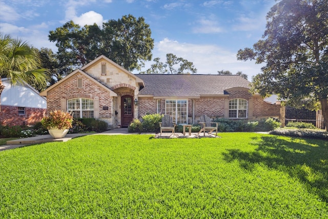 ranch-style home with a front yard