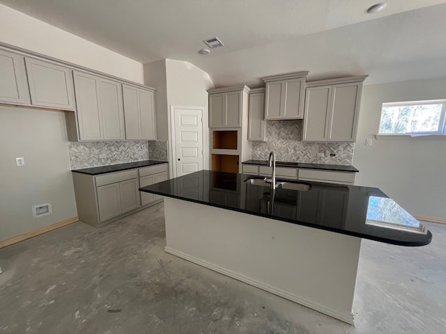 kitchen featuring sink, gray cabinets, and a center island with sink