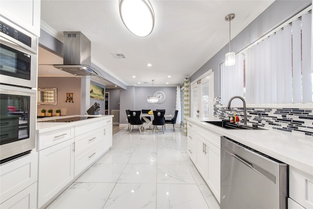 kitchen featuring hanging light fixtures, stainless steel appliances, exhaust hood, and sink