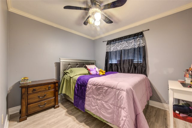 bedroom featuring ornamental molding, light hardwood / wood-style floors, and ceiling fan