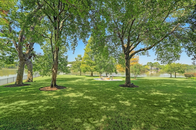 view of yard featuring a water view