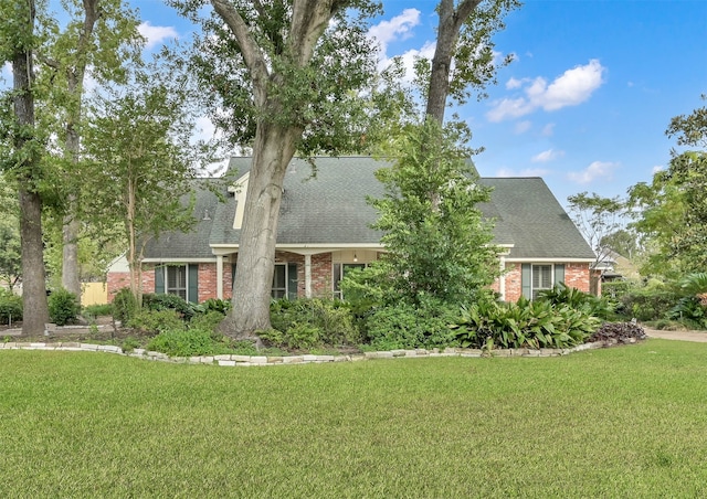 view of front of house featuring a front yard