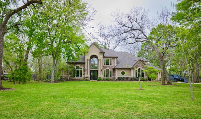 view of front of property with a front yard