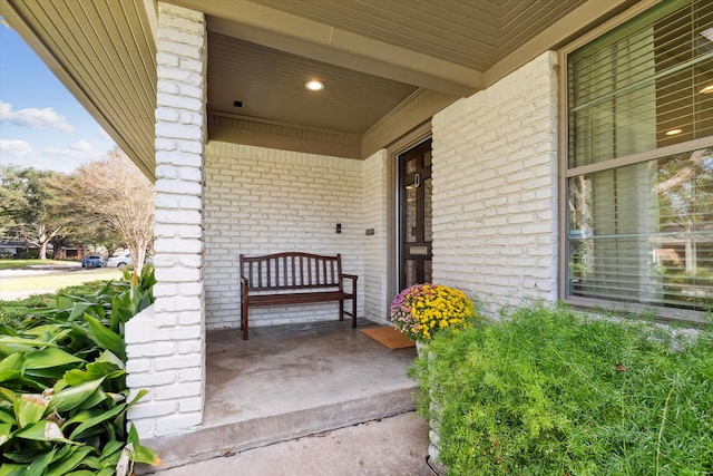 doorway to property with covered porch