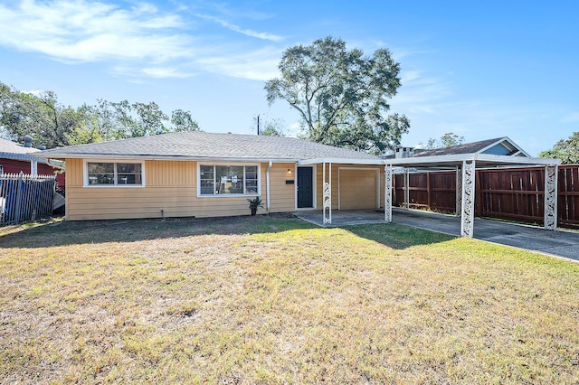 ranch-style home featuring a front lawn