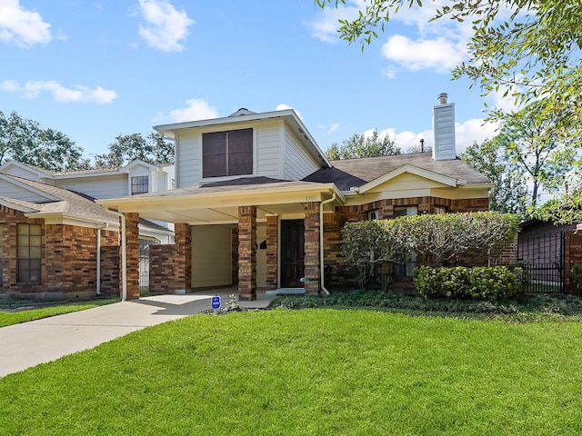 view of front of home featuring a front yard