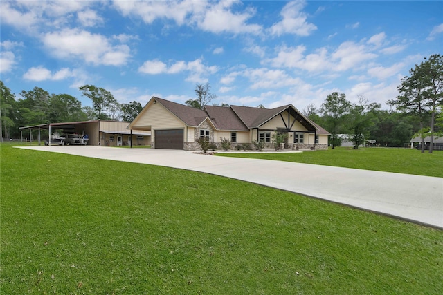 view of front facade featuring a front yard and a garage