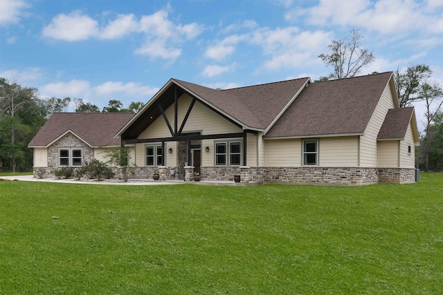 view of front of property with a front yard