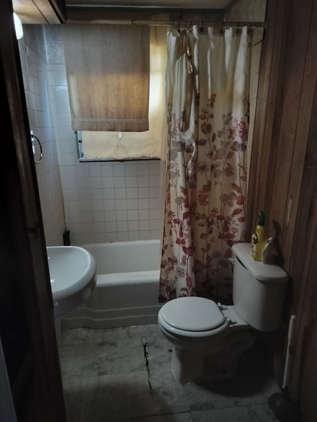 full bathroom with sink, toilet, and shower / tub combo