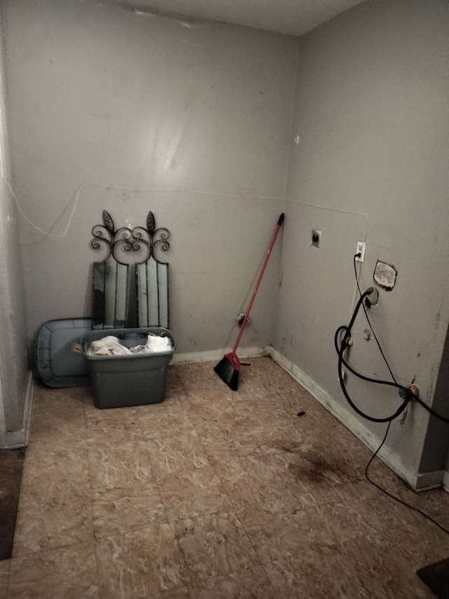 clothes washing area with electric dryer hookup