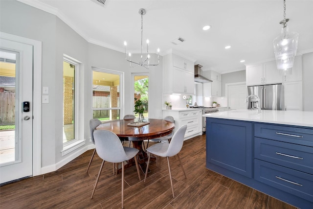 dining area with recessed lighting, dark wood-style flooring, visible vents, baseboards, and ornamental molding