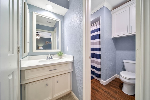 full bath featuring baseboards, a textured wall, toilet, wood finished floors, and crown molding