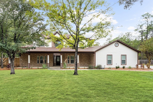 view of front facade with a front lawn