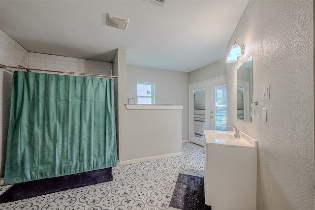 bathroom with a shower with curtain and vanity