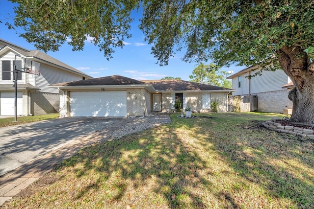 view of front of property featuring a front yard