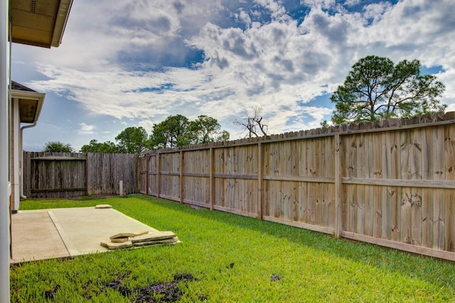 view of yard with a patio area