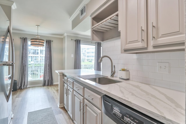 114 Yacht Club Ln Unit 114, El Lago, TX 77586 - kitchen with a sink, appliances with stainless steel finishes, crown molding, backsplash, and light wood-style floors