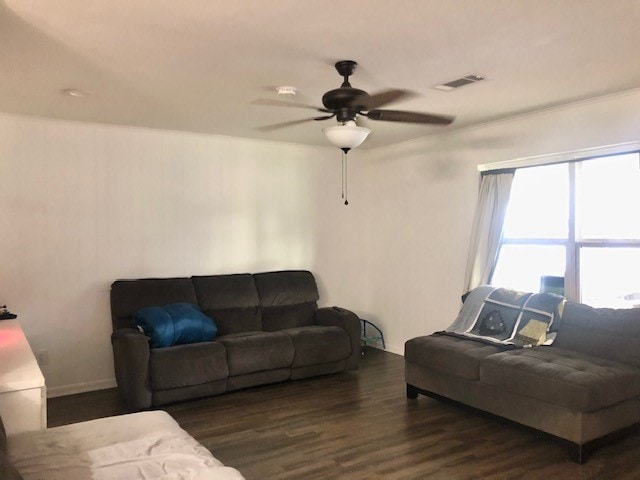 living room with dark wood-type flooring and ceiling fan