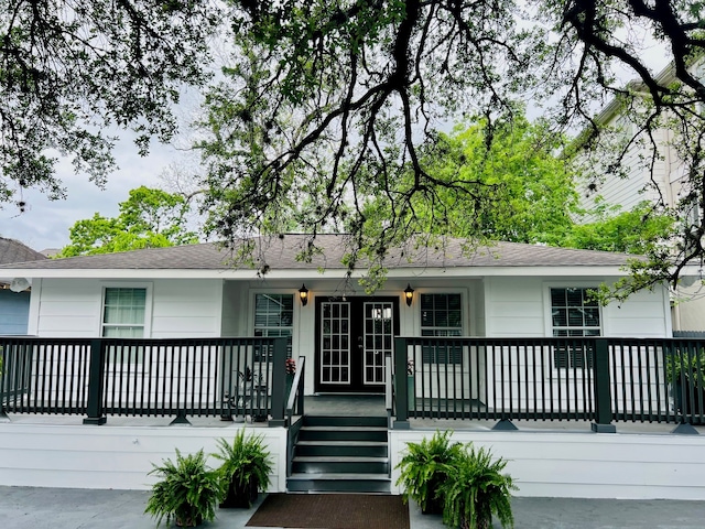 ranch-style house with a porch