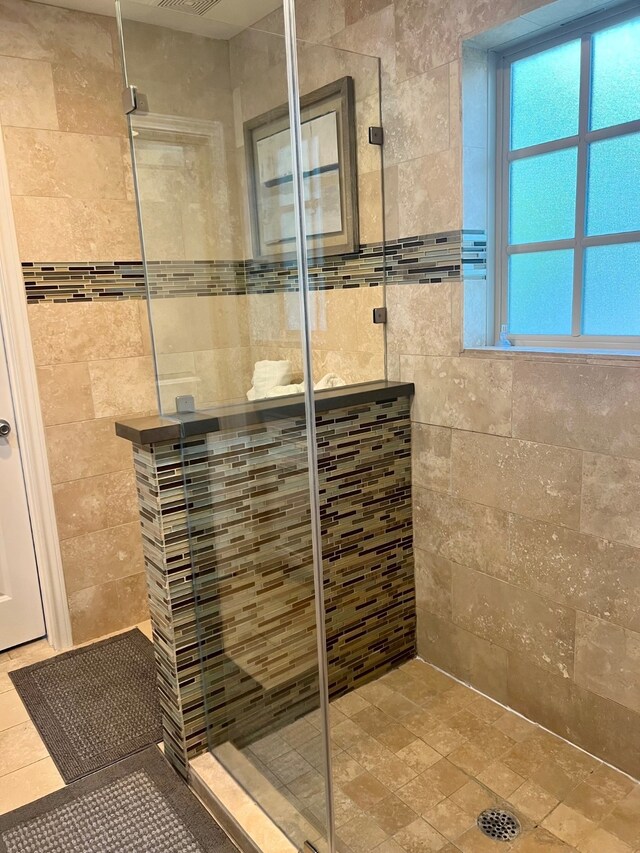 2817 Houston Ave, Houston, TX 77009 - full bath with tiled shower and tile walls