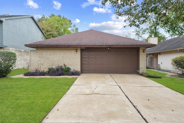 ranch-style house featuring a front yard