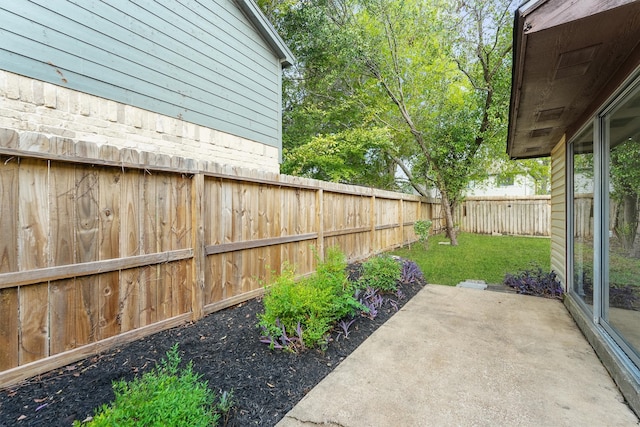 view of yard with a patio area