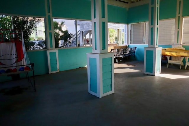 1007 Lillian Ln, Galveston, TX 77554 - sunroom featuring concrete floors