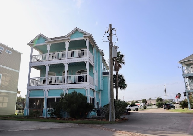 exterior space featuring a balcony