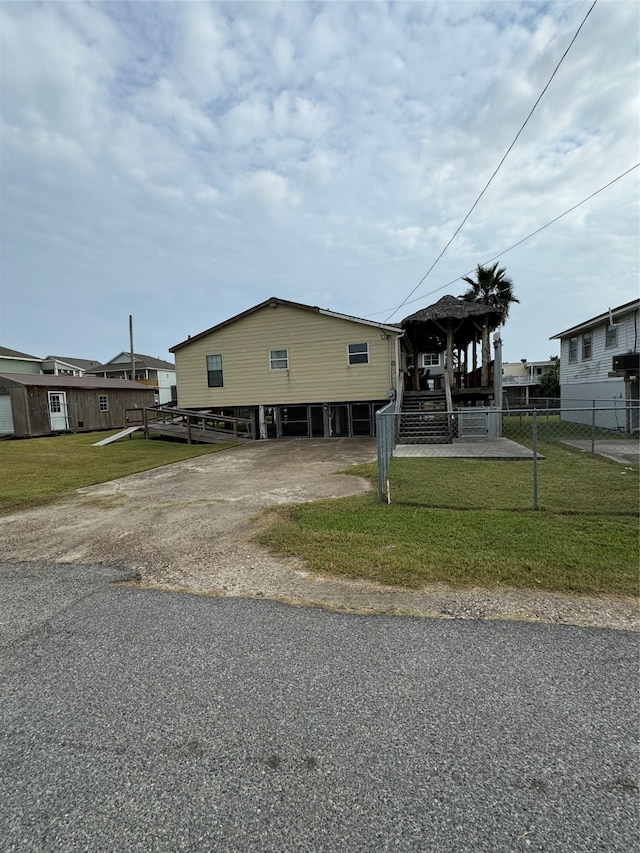 view of front facade featuring a front yard and a carport