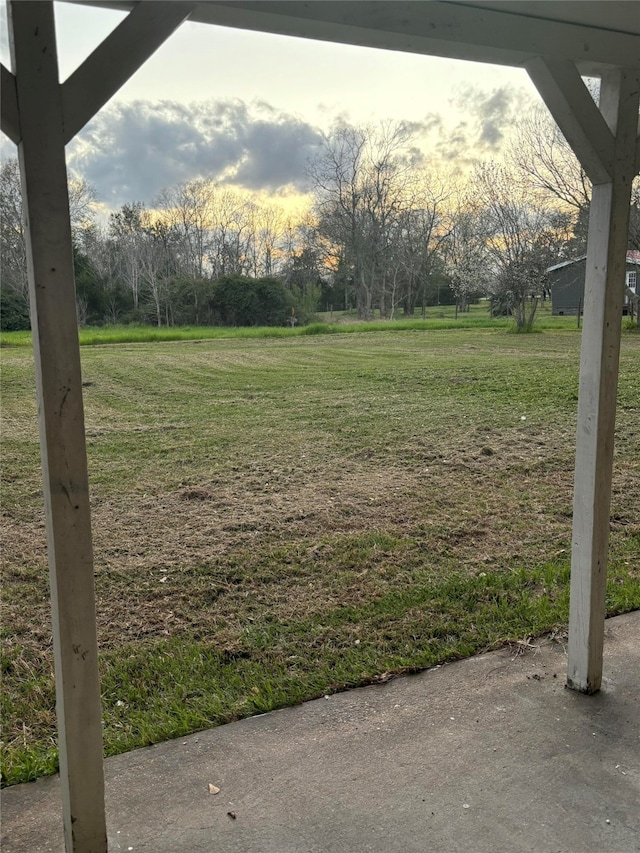 view of yard at dusk