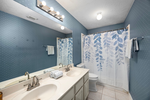 full bathroom featuring shower / bath combo with shower curtain, toilet, tile patterned flooring, a textured ceiling, and vanity