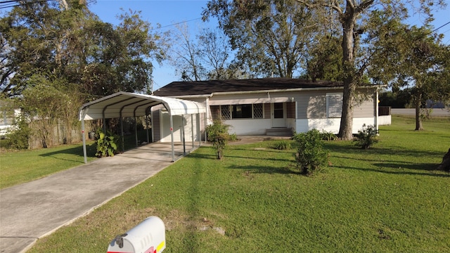 view of front of property featuring a front yard and a carport