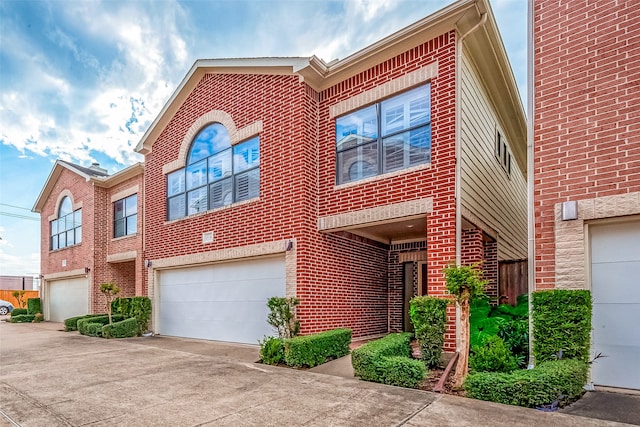 townhome / multi-family property featuring a garage