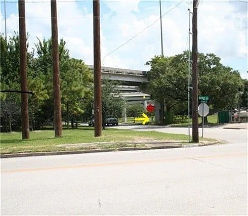 Listing photo 2 for 2013 St Emanuel St, Houston TX 77003