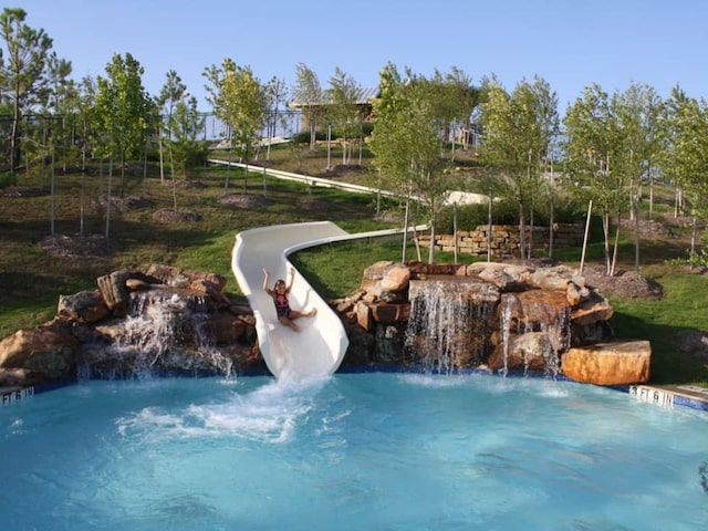 view of swimming pool