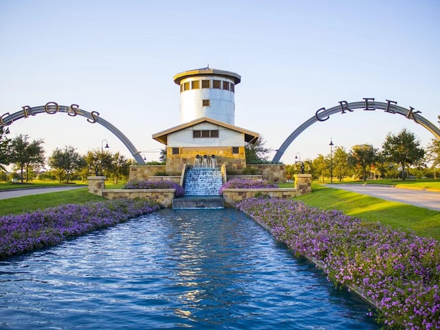 view of property's community featuring a water view