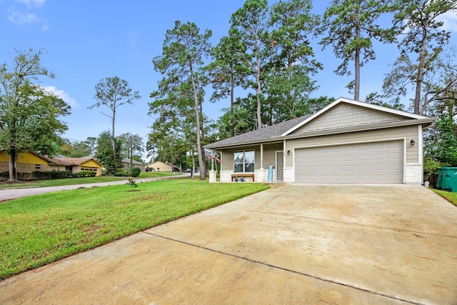 view of front facade with a garage and a front yard