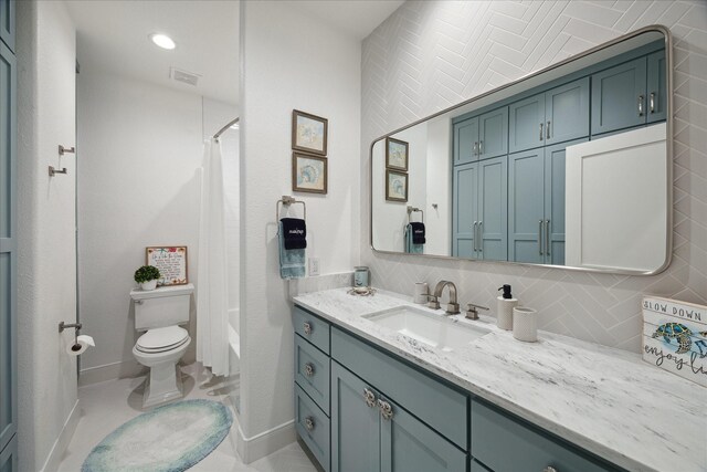 1335 Outrigger, Tiki Island, TX 77554 - full bath featuring toilet, vanity, shower / bath combination with curtain, and tasteful backsplash