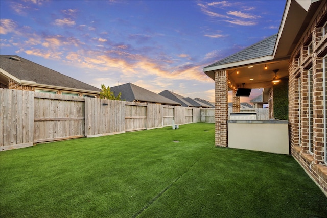 view of yard at dusk