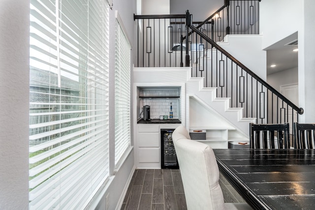 stairway featuring bar and beverage cooler