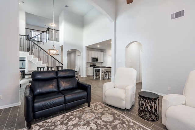 living room featuring a high ceiling and a notable chandelier