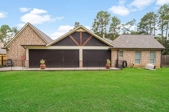 view of front of home featuring a front lawn