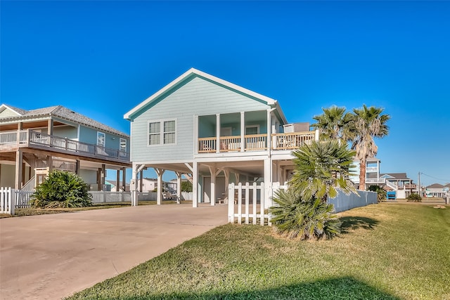 view of front of house featuring a carport and a front lawn