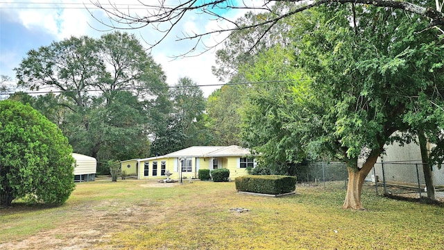 view of front facade with a front yard