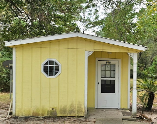 view of outbuilding